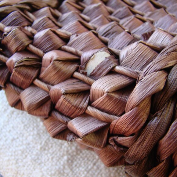 Woven taupe straw wooden handles hand bag summer purse - Picture 6 of 6